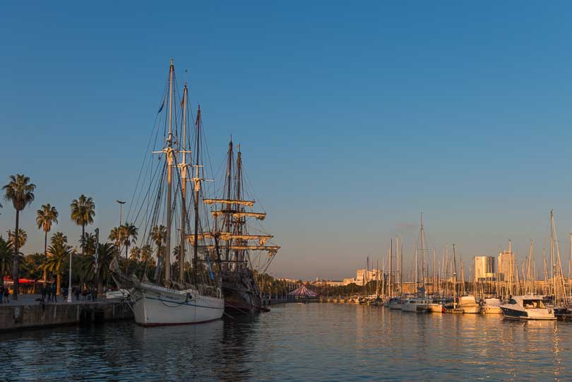 Schiffe im Alten Hafen von Barcelona, Spanien, Port Vell