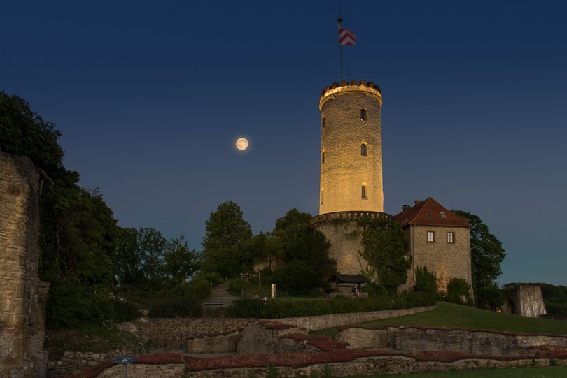 Bielefeld, Sparrenburg, Festung Sparrenberg mit Vollmond