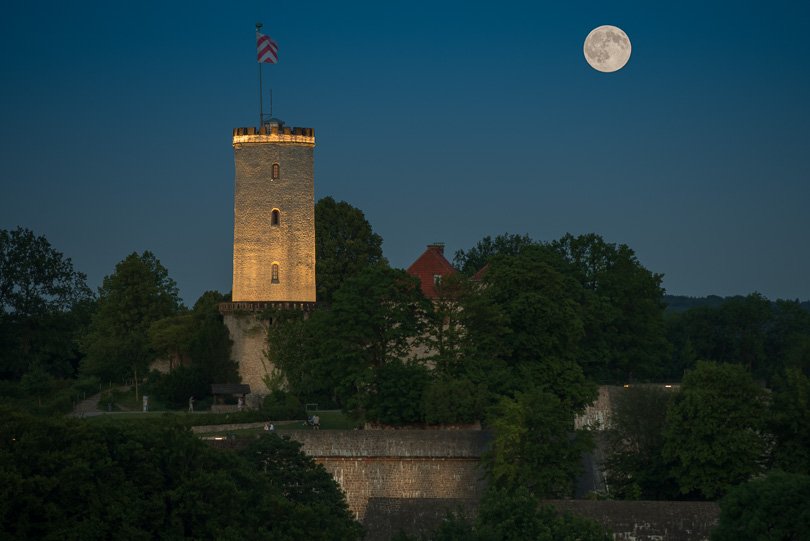 Bielefeld, Sparrenburg mit Vollmond, Sehenswuerdigkeiten, Johannisberg, Highlight