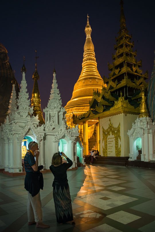 Myanmar, Shwedagon Pagode bei Nacht, Rangun