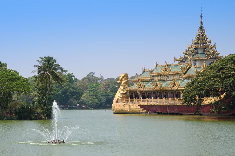 Myanmar, Rangun, Kandawki Lake, Barke