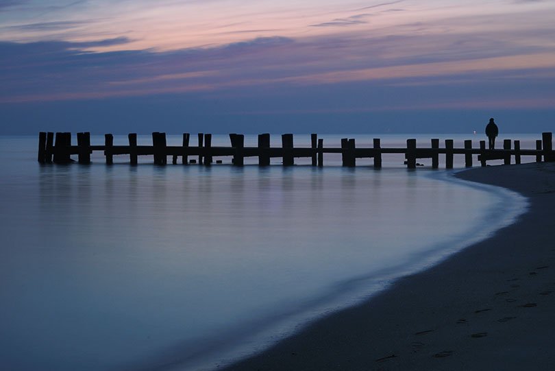Nordsee, Föhr, Steg, einsamer Mann, Sonnenuntergang