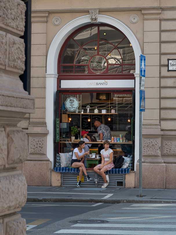 Budapest: Straßencafe in Pest