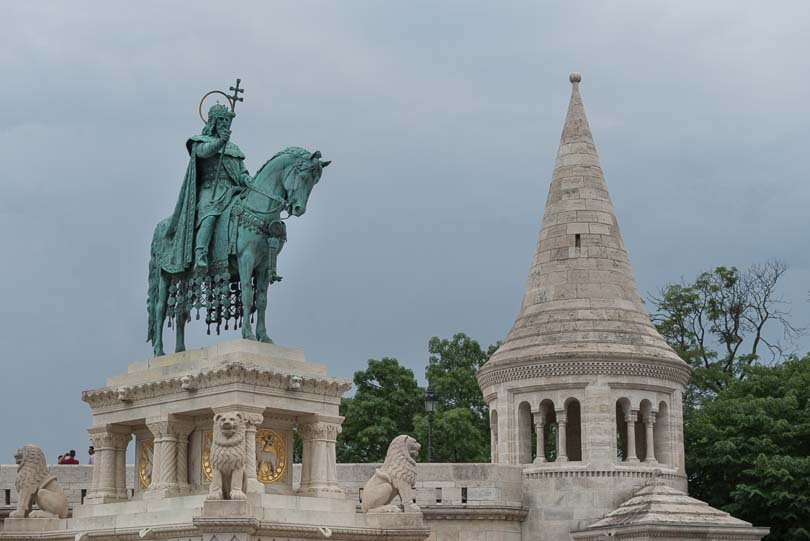 Budapest: Reiterstatue an der Fischrbastei