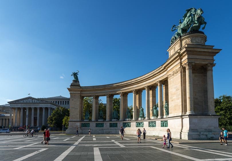 Budapest Highlights: Heldenplatz mit Milleniumsdenkmal und Museum der Bildenden Künste