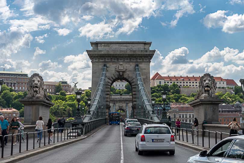 Budapest: Auffahrt zur Kettenbrücke