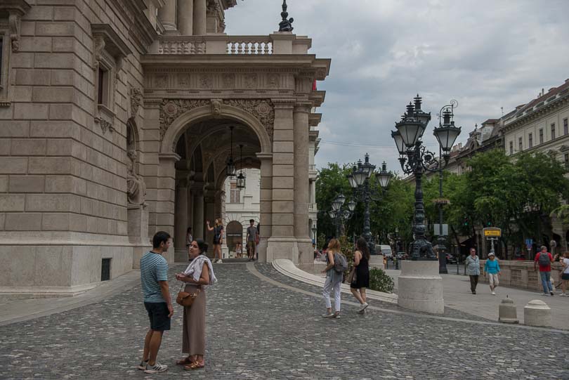 Budapest: Zufahrt zum Opernhaus