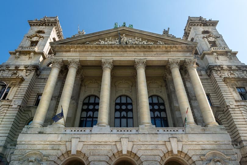 Budapest Sehenswürdigkeiten: Ethnografisches Museum nahe dem Parlament 