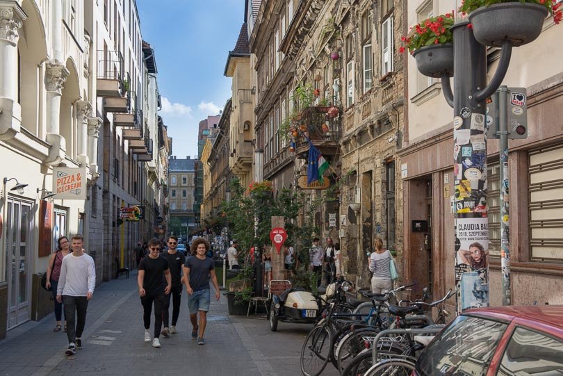 Budapest: Strassenszene in Pest