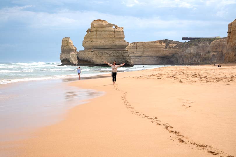 Australien, Great Ocean Road, 12 Apostel, Strand mit Felsformationen