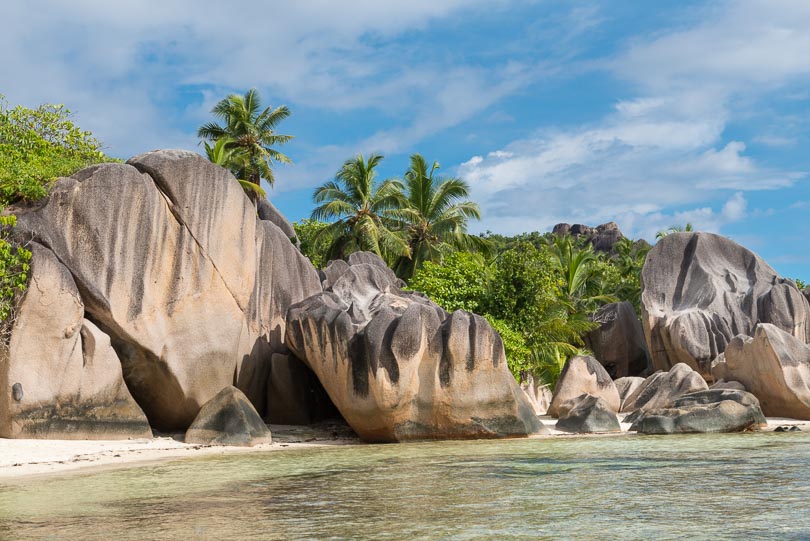 Traumstrand auf den Seychellen, La Digue, Palmen, Granitfelsen